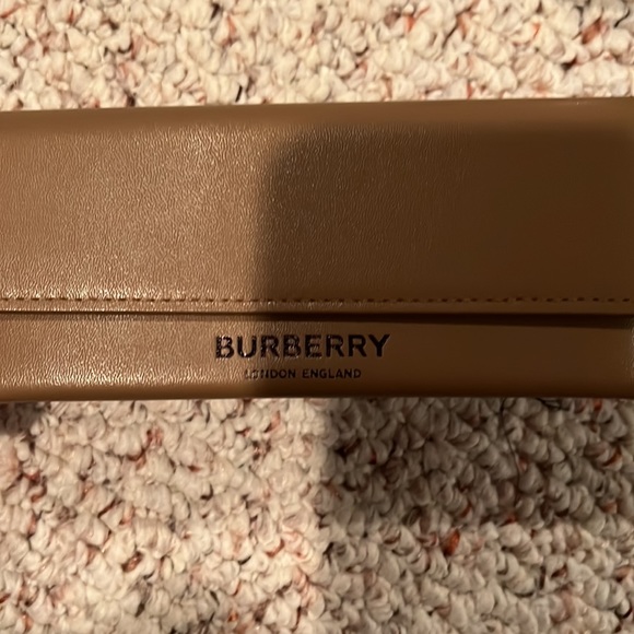 Burberry sunglasses - Picture 2 of 4